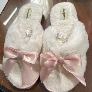 New pink comfortable dearfoam slipper Sandles…